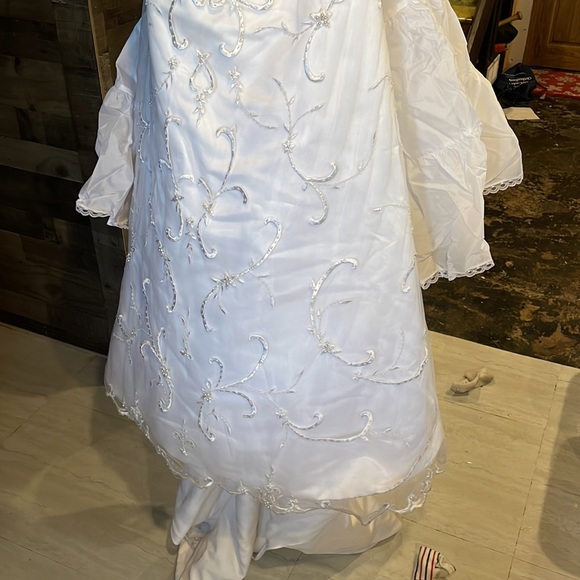 Oleg Casini Collection Wedding Dress - Picture 4 of 10